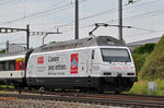 Re 460 052-4, mit einer ABB/Gottardo 2016 Werbung, durchfährt den Bahnhof Pratteln.