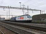 BLS - 465 004-0 mit 465 002-4 vor Güterzug unterwegs in Prattelen am 20.11.2017