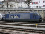 BLS - Lok 465 012-3 abgestellt im Bahnhofsareal in Spiez am 25.02.2018