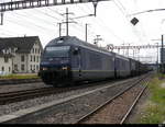 BLS - Loks 465 017-2 mit 465 015-6 vor Güterzug uterwegs in Prattelen am 21.07.2018