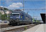 Die BLS Re 465 005-7 mit ihrem RE von Bern nach La Chaux-de-Fonds beim kurzen Halt in Neuchâtel.
