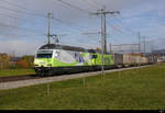 BLS - Loks 465 001 + 465 011 vor Güterzug unterwegs in Richtung Bern bei Lyssach am 31.10.2020