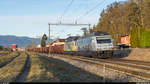 BLS Re 465 016 und 001 mit einem Stahlzug Gerlafingen - Domodossola am 17. Februar 2021 bei Busswil.