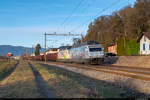 Am 17.02.2021 sind die beiden BLS Re 465 016 und Re 465 001 mit dem Stahlzug von Gerlafingen unterwegs in Richtung Lötschberg und konnten hier bei schönstem Wetter kurz nach Busswil
