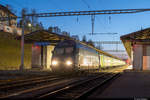 Nun ist es soweit: Am Abend des 28.02.2021 hat BLS Re 465 003 die Ehre einen der letzten IR66 von La Chaux-de-Fonds nach Bern zu ziehen. Ab Betriebsschluss verkehren für längere Zeit keine Züge mehr auf der Strecke La Chaux-de-Fonds - Neuchâtel. Sobald die Strecke wieder im Herbst eröffnet wird, verkehren bereits neue MIKA Triebzüge und verdrängen die EW III auf dieser Linie.