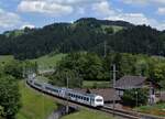 BLS Kambly Zug Bern-Luzern mit der Re 465 004-0 bei Langnau i.E. am 1. Juni 2014.
Foto: Walter Ruetsch