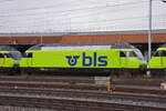 Re 465 006-5 der BLS steht in der Abstellanlage beim Bahnhof Pratteln.