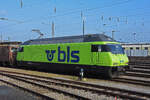 Re 465 009-9 der BLS steht in der Abstellanlage beim badischen Bahnhof.
