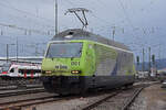 Re 465 001-6 der BLS verlässt die Abstellanlage beim badischen Bahnhof. Die Aufnahme stammt vom 17.02.2022.