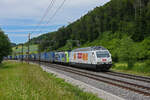 Doppeltraktion, mit den BLS Locks 465 004-0 und 485 016-0 fährt Richtung Bahnhof Tecknau. Die Aufnahme stammt vom 28.05.2022.