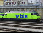 BLS - Lok 465 001-6 abgestellt im Bhf. Spiez am 18.02.2024