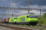 Doppeltraktion, mit den BLS Loks 465 008-1 und 465 007-3 durchfährt am 18.04.2024 den Bahnhof Pratteln.