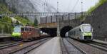 Am 07.05.2024 treffen sich drei Generationen von BLS-Fahrzeugen im Bahnhof Goppenstein: Links die 1994 in Dienst gestellte Re 465 002 und daneben die schon über 40 Jahre im Dienst stehende Re 425 192 vor Autozügen durch den Lötschbergtunnel, rechts fährt der erst 2021 beschaffte RABe 528 112 als RE 1 nach Bern