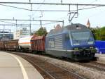 bls - E-Lok 465 007-3 vor Gterzug in Thun am 11.09.2008