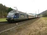 Re 465 007 mit Hupac-Zug zwischen Tecknau und Gelterkinden am 14.03.2009