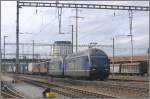 Schon fast amerikanische Verhltnisse weisst dieser Gterzug auf der mir hier in Pratteln begegnete. 2 x Re 465 und 2 x Re 425 alles BLS. (16.09.2010)