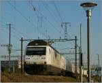 Seit langem verkehren nun wieder planmässig Re 465 in der Westschweiz: die BLS/Railcare Re 465 015 in Bussigny auf dem Weg nach Vufflens la Ville.
31. Jan. 2014
