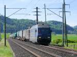 BLS - 465 010-7 mit Re 4/4 vor Güterzug unterwegs bei Bettenhausen am 20.05.2014