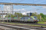 Siemens Vectron 475 412-3 durchfährt den Bahnhof Pratteln.