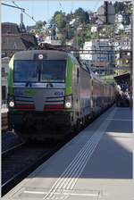 Die BLS Re 475 404 beim kurzen Halt in Montreux mit dem AKE Rheingold 5951 Deutschland - Basel - Olten -Lausanne - Domodossola.
12. April 2017