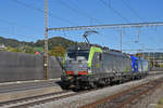 Doppeltraktion, mit den Loks 457 414-9 und 193 494-2, durchfährt den Bahnhof Gelterkinden. Die Aufnahme stammt vom 04.10.2018.