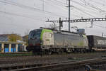 Siemens Vectron 475 409-9 durchfährt den Bahnhof Pratteln.