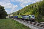 Doppeltaktion, mit den BLS Loks 475 416-4 und 465 005-7 fährt am 28.08.2022 Richtung Bahnhof Tecknau.