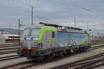 Siemens Vectron 475 413-1 der BLS steht am 08.10.2022 in der Abstellanlage beim badischen Bahnhof.