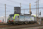 Siemens Vectron 475 401-6 der BLS verlässt das Abstellgleis beim Bahnhof Pratteln.