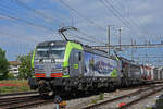 Doppeltraktion, mit den Siemens Vectron 475 420-6 und 193 714-0 durchfährt am 25.05.2023 den Bahnhof Pratteln.