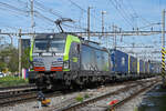 Siemens Vectron 475 410-7 der BLS durchfährt am 04.05.2023 den Bahnhof Pratteln.