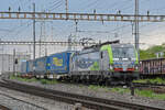 Siemens Vectron 475 422-2 der BLS durchfährt am 05.05.2023 den Bahnhof Pratteln.