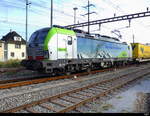 BLS - Lok 475 414-9 mit Güterzug unterwegs in Pratteln am 05.10.2023 ..