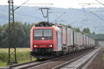 Am 07.06.2017 nähert sich 482 000 von SBBCargo mit einem KLV-Zug dem Abzweig Brunnenstück südlich von Karlsruhe bei Rüppur.