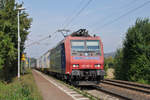 SBB 482 022-1 mit dem Ewals-Cargo-Zug am Haken rauscht durch Namedy in südliche Richtung.