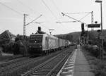 Die 482 006-4 der SBB Cargo mit einem Güterzug aus Koblenz kommend durch Namedy in Richtung Köln.