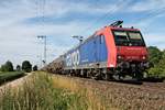 Am Nachmittag des 05.07.2017 bespannte Re 482 002-3 den  BASF -Zug DGS 49069 (Karlsruhe Rbf - Basel SBB Rbf), als sie bei Müllheim (Baden) in Richtung Schweizer Grenze fuhr.