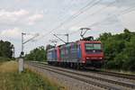 Nachschuss auf Re 482 022-1  Alpäzähmer , als diese am 22.07.2017 zusammen mit Re 482 025-4 als Lokzug durchs Rheintal unterwegs waren und bei Buggingen gen Freiburg (Breisgau) fuhren.
