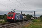 Am 27.07.2017 fuhr Re 482 048-6 mit einen Containerzug nach Belgien, den sie von Basel bis nach Aachen West bespannte, südlich von Buggingen durchs Rheintal in Richtung Freiburg (Breisgau).
