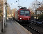 482 001-5 von der SBB-Cargo kommt aus Richtung Aachen-West mit einem Containerzug aus Antwerpen-Oorderen(B) nach Gallarate(I) und fährt durch Aachen-Schanz in Richtung Aachen-Hbf,Aachen-Rothe-Erde,Stolberg-Hbf(Rheinland)Eschweiler-Hbf,Langerwehe,Düren,Merzenich,Buir,Horrem,Kerpen-Köln-Ehrenfeld,Köln-West,Köln-Süd. Aufgenommen vom Bahnsteig von Aachen-Schanz.
Am Morgen vom 27.3.2019.