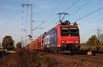 Am 26.10.2017 bespannte Re 482 023-9  fährt für SBB Cargo International  den Autozug aus Rotterdam, als sie nördlich von Müllheim (baden) durchs Rheintal gen Schweiz fuhr.
