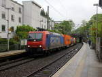 482 005-6 von SBB-Cargo  kommt aus Richtung Köln,Aachen-Hbf mit einem Containerzug aus Gallarate(I) nach Antwerpen-Oorderen(B) und fährt durch Aachen-Schanz in Richtung Aachen-West.