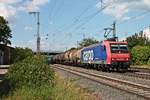 Am 24.05.2018 bespannte Re 482 032-0 den  BASF -Zug DGS 49069 (Ludwigshafen BASF Ubf - Basel SBB Rbf), als sie durch die Gleisanlagen von Müllheim (Baden) durchfuhr in Richtung Schweizer Grenze.