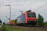 Am 08.06.2018 fuhr Re 482 021-3 mit einem Containerzug bei Müllheim (Baden) über die Rheintalbahn in Richtung Schweiz.