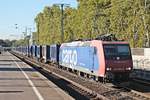 Durchfahrt am Nachmittag des 27.09.2018 von Re 482 005-6 mit einem Containerzug nach Italien durch den Bahnhof von Köln Süd in Richtung Gremberg.