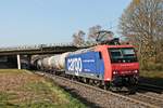 Mit einem vollen Kesselzug in die Schweiz, fuhr am Nachmittag des 27.03.2020 die Re 482 023-9  fährt für SBB Cargo International  bei Kollmarsreute über die KBS 702 durchs Rheintal in