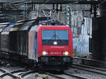 Die Elektrolokomotive 482 038-7 Ende Februar 2021 in der Nähe des Hauptbahnhofes in Wuppertal.