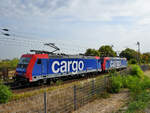 Ein Lokzug bestehend aus 482 030-4 und 482 037-9 auf dem Weg zur Abstellung in Duisburg.