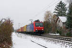 482 001 SBB Cargo mit einem Containerzug bei Postbauer-Heng Richtung Regensburg, 01.12.2020
