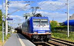 Raildox GmbH & Co. KG, Erfurt [D] mit ihrer  482 035-3  [NVR-Nummer: 91 85 4482 035-3 CH-RDX] und einem Kesselwagenzug  am 25.05.23 Durchfahrt Bahnhof Lutherstadt Wittenberg-Piesteritz.